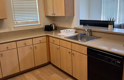 Randolph Apartment | Spacious 3-bedroom apartment with WiFi, AC in lovely Randolph