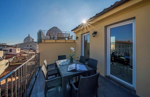 Santa Maria Novella Apartment | Spacious 3-Bedroom Apartment with Stunning Rooftop Terraces in San Lorenzon