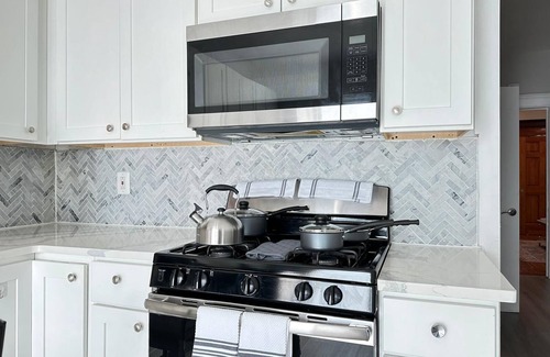 Constable Hook Apartment | Spacious 3-bedroom apartment with AC, WiFi in Lovely Bayonne