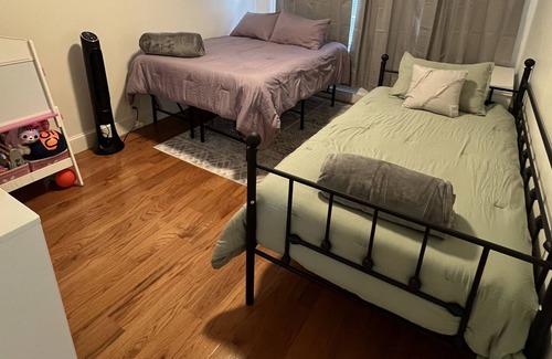 Chelsea Apartment | Spacious 3-bedroom apartment minutes from Encore Casino, Airport & Boston.