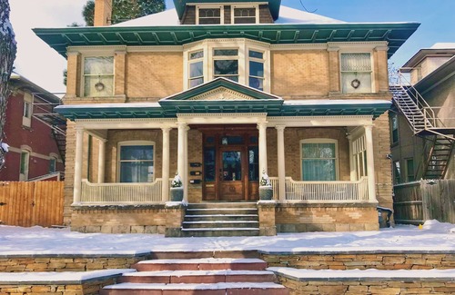 City Park Apartment | Spacious 3-bedroom apartment with WiFi, AC in charming Denver