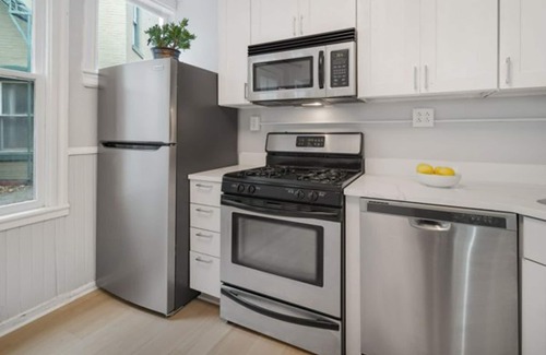 Collegetown Apartment | Spacious 3-bedroom apartment