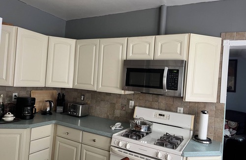 Queens Apartment | Spacious 3-bedroom apartment with AC, WiFi in charming Queens