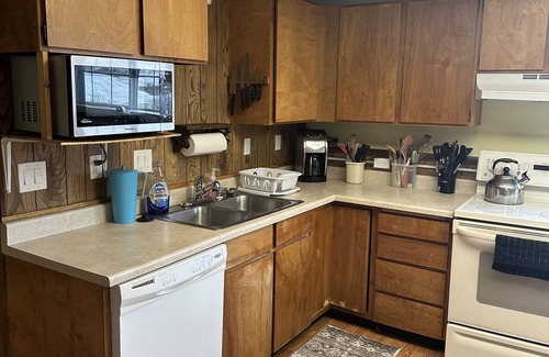Valdez Apartment | Spacious 3-bedroom apartment in the heart of Valdez with WiFi