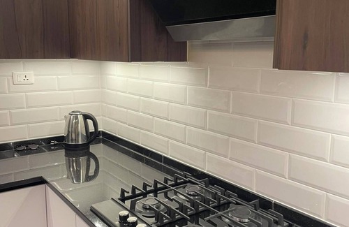 Jabal Al-Hussein Apartment | Spacious 3-bedroom apartment + Studio with AC, WiFi in fabulous Amman