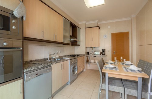 Lagos Apartment | 🏡 Spacious 3-Bedroom Apartment | Pool, Balconies & Secure Parking 🌞