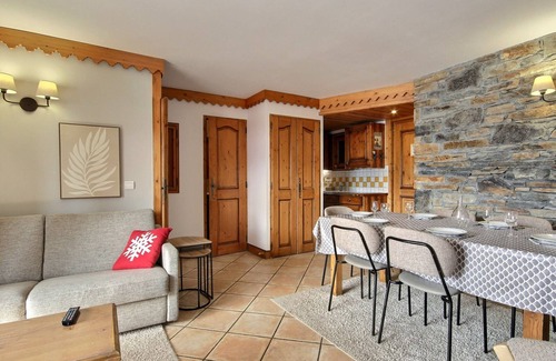 Aime Apartment | Spacious 3-bedroom apt with pool, gym
