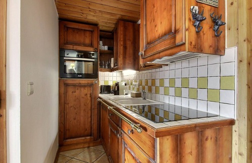 Aime Apartment | Spacious 3-bedroom apt with pool, gym