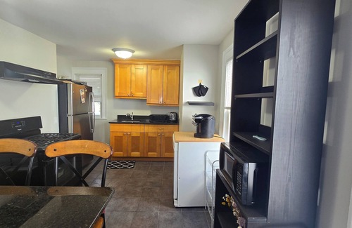 East Shore Apartment | Spacious 3-bedroom Beach House in welcoming New Haven, Close to Everything!