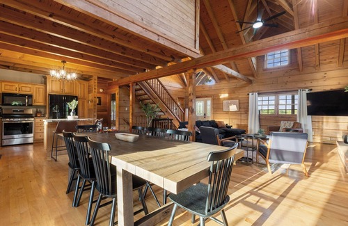 Coxs Creek Cabin | Spacious 3-bedroom cabin in wonderful Coxs Creek with WiFi, AC