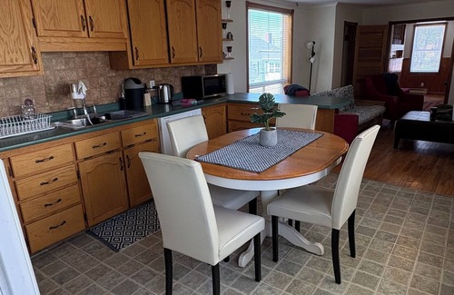 Saint John House | spacious 3 bedroom-5 beds-wifi-parking available