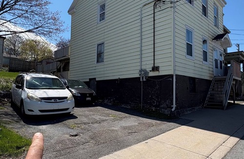 Saint John House | spacious 3 bedroom-5 beds-wifi-parking available