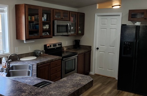 Coos Bay House | Spacious 3 bedroom close to salmon fishing and more!