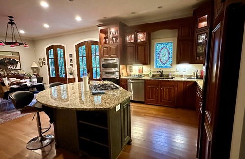 Belknap House | Spacious 3 bedroom home