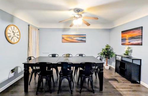 Fairfax District Apartment | Spacious 3 bedroom home by Melrose and 10 minutes to Hollywood Walk of Fame