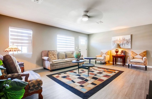 Bay Ho House | Spacious 3-Bedroom Home w Garage, Back Yard & Baby Crib. Available Now!