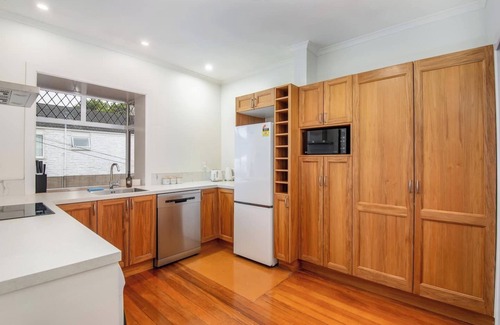 Dunedin House | Spacious 3-Bedroom Home in Roslyn with Views