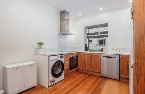 Dunedin House | Spacious 3-Bedroom Home in Roslyn with Views