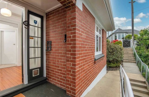 Dunedin House | Spacious 3-Bedroom Home in Roslyn with Views