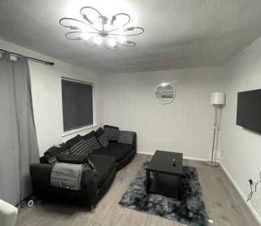 Bletchley Apartment | Spacious 3 Bedroom Home in Bletchley