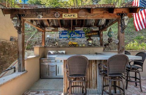 Topanga House | Spacious 3 Bedroom home with hot tub and gym