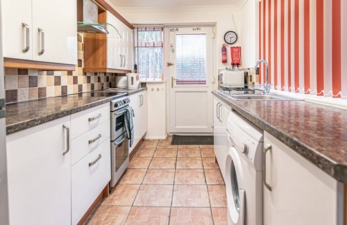 Wigan House | Spacious 3 Bedroom House in Wigan – Perfect for Contractors & Families