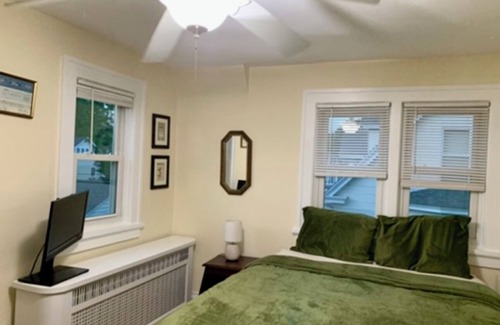 Madison House | Spacious 3-bedroom house WiFi near Camp Randall in Madison