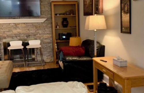 Madison House | Spacious 3-bedroom house WiFi near Camp Randall in Madison