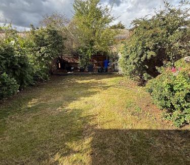 Brownswood Apartment | Spacious 3-Bedroom House with Garden and Parking
