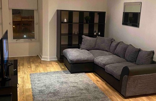 Airdrie Apartment | Spacious 3 Bedroom Maisonette