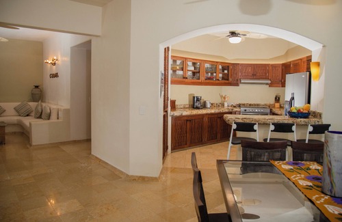 Playa Las Gatas Apartment | Spacious 3-bedroom apartment in beautiful Zihuatanejo with WiFi, AC