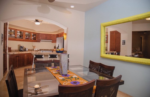 Playa Las Gatas Apartment | Spacious 3-bedroom apartment in beautiful Zihuatanejo with WiFi, AC