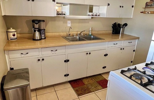 Roswell House | Spacious 3 bedroom Pet Friendly Home