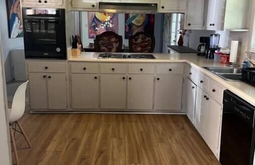 Valdosta House | "Spacious 3-Bedroom Retreat with 4 Queen Beds and 2 Baths – Your Ideal Getaway!"
