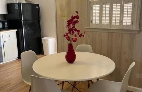 Valdosta House | "Spacious 3-Bedroom Retreat with 4 Queen Beds and 2 Baths – Your Ideal Getaway!"