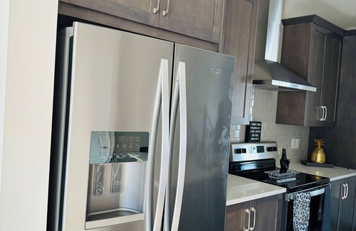 Airdrie House | Spacious 3 bedroom Retreat