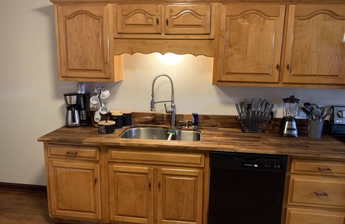 East Chattanooga House | Spacious 3 bedroom single family, cabin feel central located in Chattanooga,