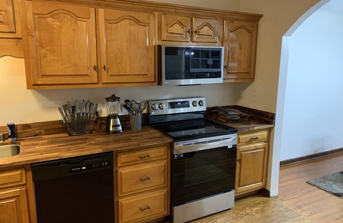 East Chattanooga House | Spacious 3 bedroom single family, cabin feel central located in Chattanooga,