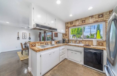 Warner Center House | Spacious 3 Bedroom Luxury Home With a Private Pool