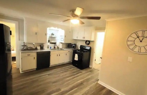 West Seneca Apartment | Spacious 3 bedroom apartment close to the City of