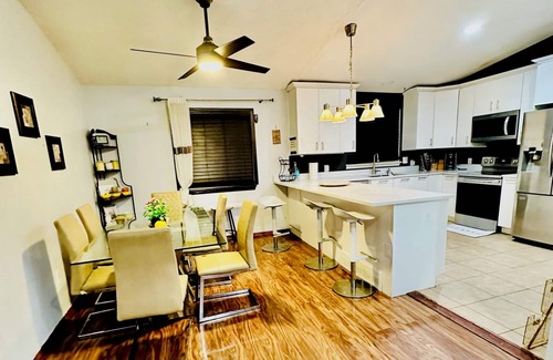 Aurora House | Spacious 3 bedrooms house in enchanting Aurora with half basketball court.
