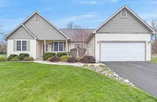 Battle Creek House | Spacious 3 BR home w/completed basement