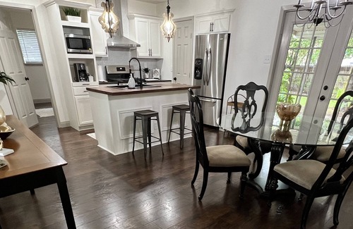 North San Antonio - SAT House | Spacious 3 BR near Airport, AT&T CTR & Riverwalk!