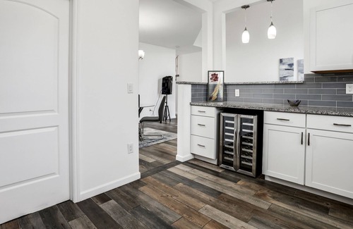 Lathrup Village House | Spacious 3 Level Condo Sleeps 7 Near Royal Oak