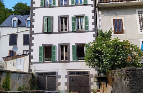 La Bourboule House | Spacious 3-room apartment on the second floor of a charming Bourboulian villa