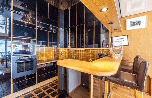 Tignes le Lac Apartment | Spacious 3-room apartment with balcony, close to slopes and shops, WIFI included