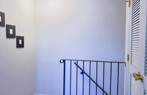 Iselin Apartment | Spacious 3 bedrm 2.5 bathrm Town home free parking Discount for long stays