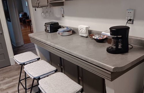 St. Louis Apartment | Spacious 3b/1b Great LocationnForest Park- Delmar Loop- WashUnPrivate Balcony
