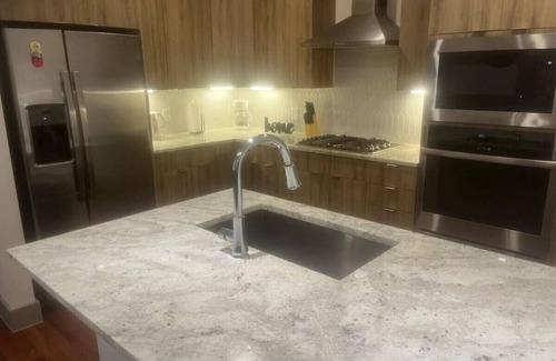 The Galleria Apartment | Spacious 3B 2.5B Apt by Galleria