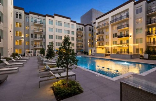The Galleria Apartment | Spacious 3B 2.5B Apt by Galleria